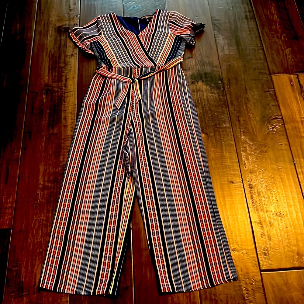 Cute jumpsuit with bow! Never been worn.